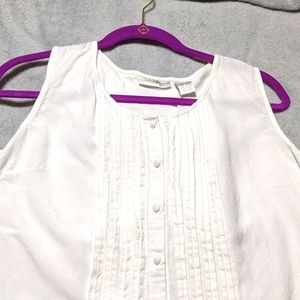Pleated button front tank top in white, Size XL